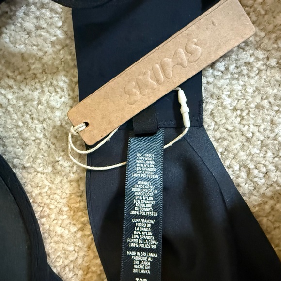 NWT SKIMS black nipple apex push up
Bra size 38D - Picture 5 of 6